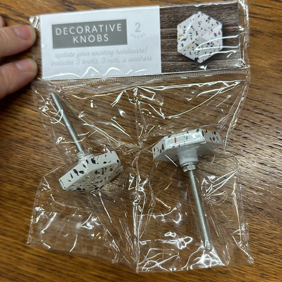 NWT, 5 quantity drawer pulls, colorful speckle, paintable. - Picture 2 of 6